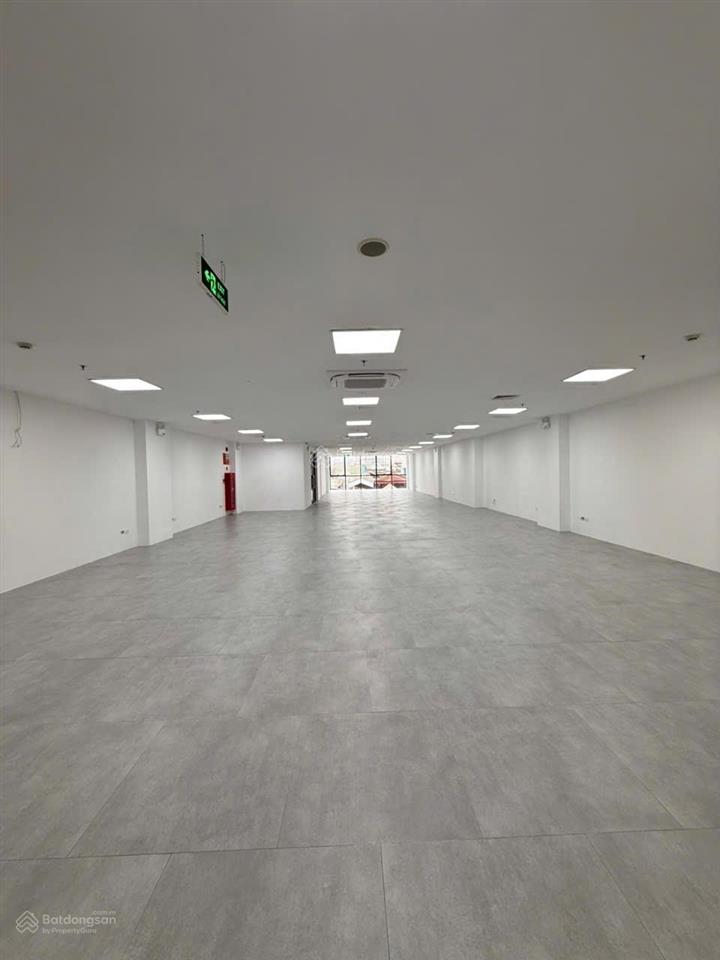 Cho thuê nhà mặt phố hồng tiến 110 m2 5 tầng, thông sàn có thang máy. giá 60 triệu