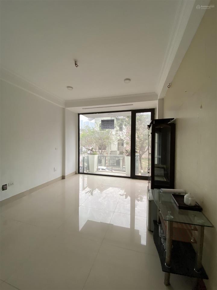 Cho thuê nhà mp nguyễn văn cừ, long biên 50m2 7 tầng thang máy, lô góc 8m, giá 45 triệu