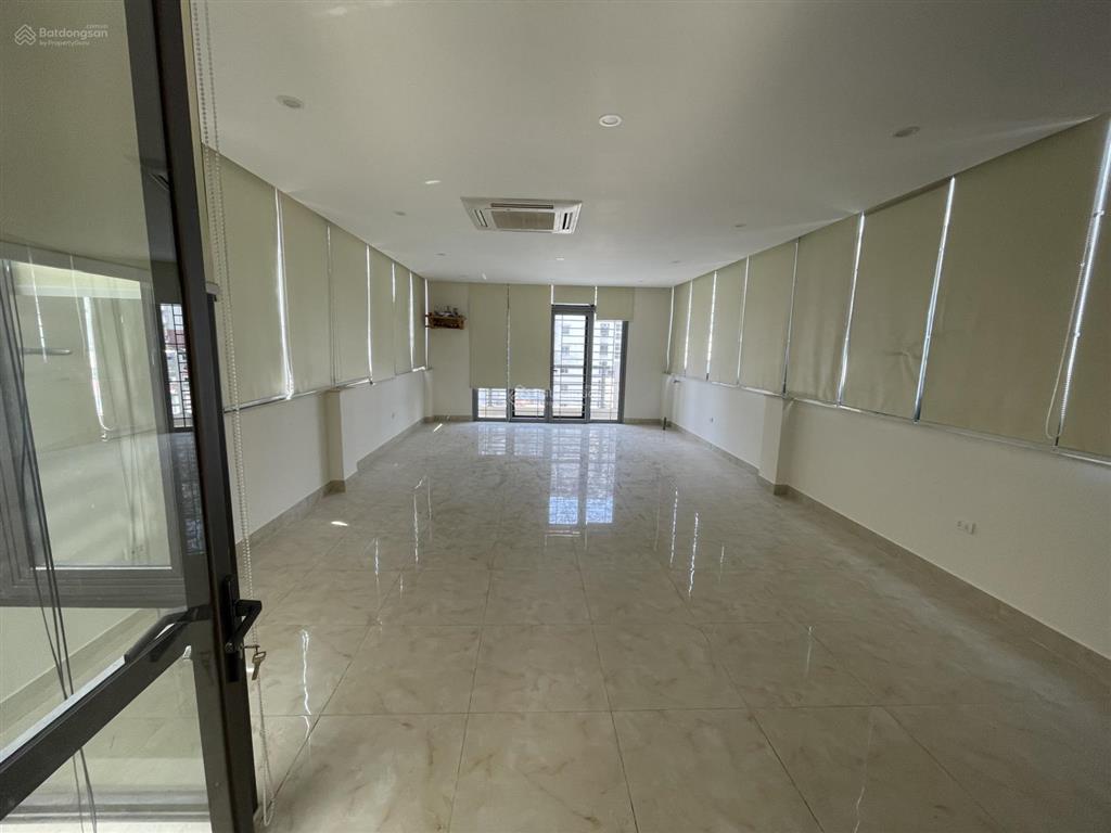 Cho thuê nhà mặt phố yên phụ, tây hồ 120m2 6 tầng 2 hầm, thông sàn thang máy, có pccc giá 100 triệu