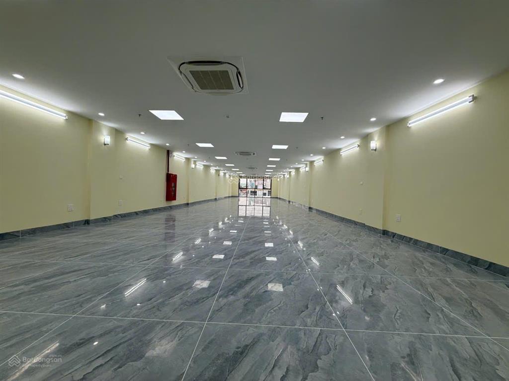 Chính chủ cho thuê sàn văn phòng mặt phố tôn đức thắng 350m2 thông sàn thang máy, giá 80 triệu