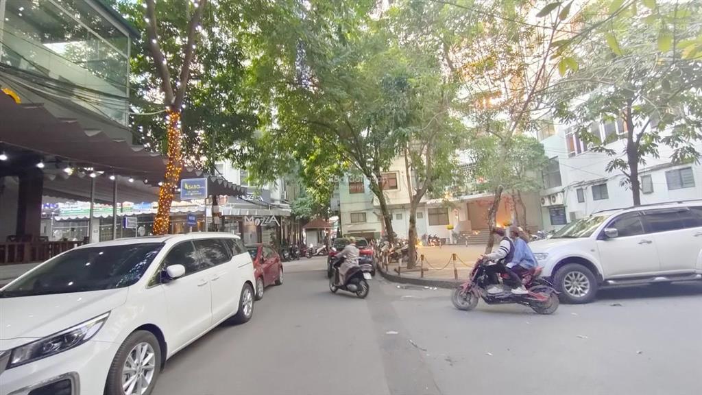 Cho thuê nhà phố nguyễn sơn, long biên 235m2 tầng 1, thông sàn, vị trí kinh doanh, giá 90 triệu
