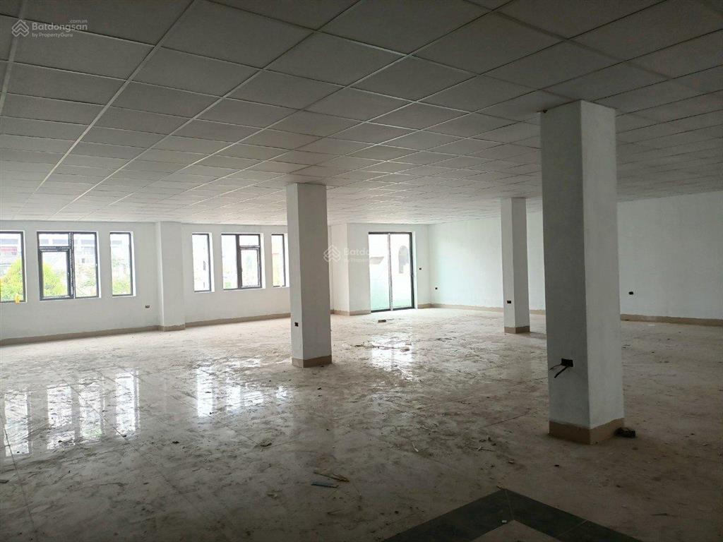 Cho thuê nhà phố nguyễn sơn, long biên 235m2 tầng 1, thông sàn, vị trí kinh doanh, giá 90 triệu