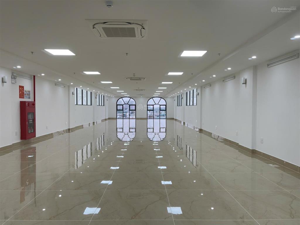 Cho thuê sàn văn phòng tại mặt phố huế, 160m2 chia 2 phòng, có điều hòa thang máy, giá 35 triệu