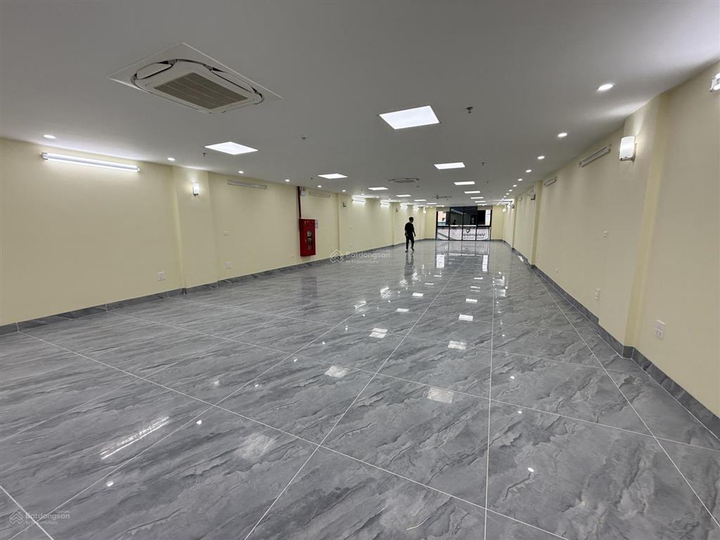 Cho thuê nhà riêng tại phố huế, căn góc 80 m2 3 tầng. nhà mới 100% giá 85 triệu