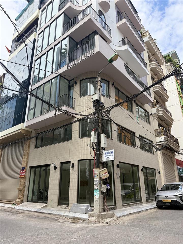 Cho thuê nhà riêng tại phố huế, căn góc 80 m2 3 tầng. nhà mới 100% giá 85 triệu