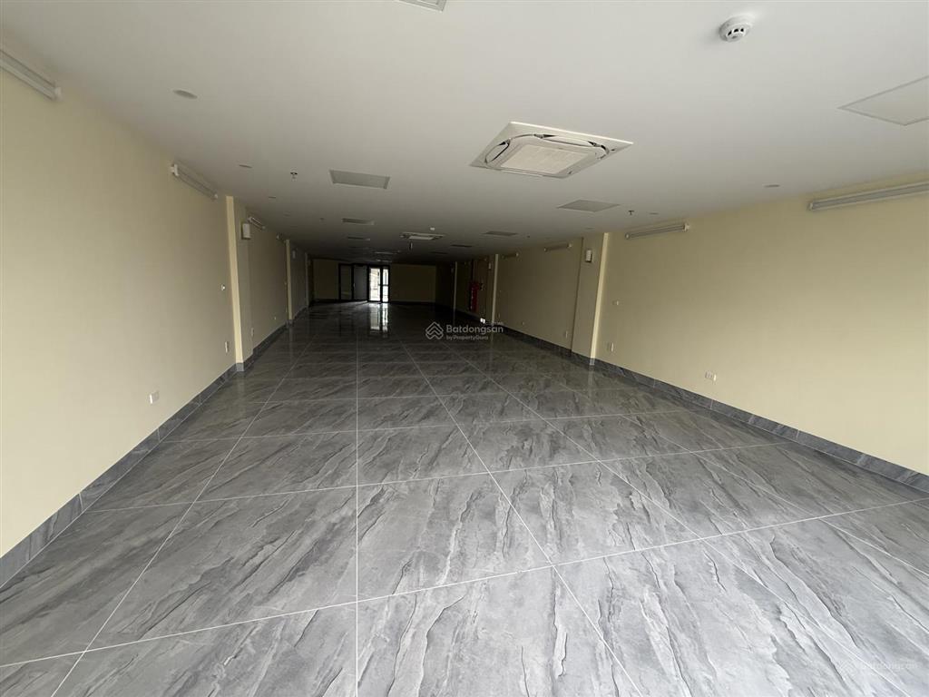 Cho thuê nhà riêng tại phố huế, căn góc 80 m2 3 tầng. nhà mới 100% giá 85 triệu