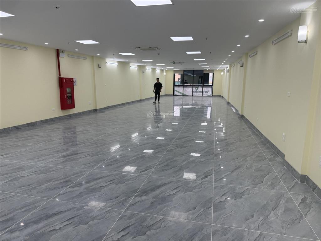 Cho thuê nhà riêng tại phố huế, căn góc 80 m2 3 tầng. nhà mới 100% giá 85 triệu