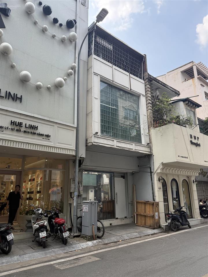 Cho thuê nhà mp mai hắc đế, hai bà trưng 80 m2 4 tầng. đủ điều hoà. giá 45 triệu