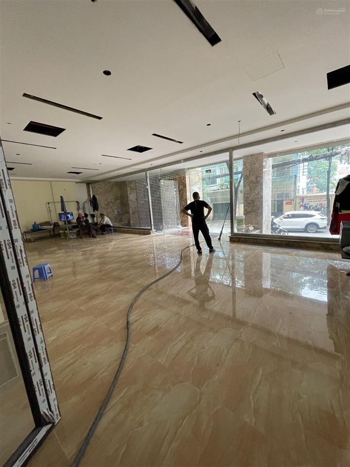 Cho thuê sàn văn phòng 250m2 tại phố huế, hbt thông sàn có thang máy điều hòa, giá thuê 55 triệu