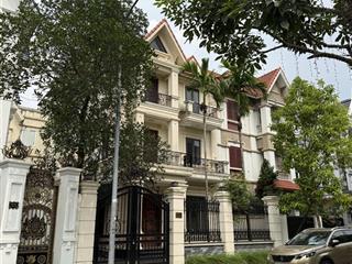Cho thuê nhà biệt thự tại việt hưng, long biên. dt 180 m2. xd 3,5 tầng. có sân vườn, giá 30 triệu