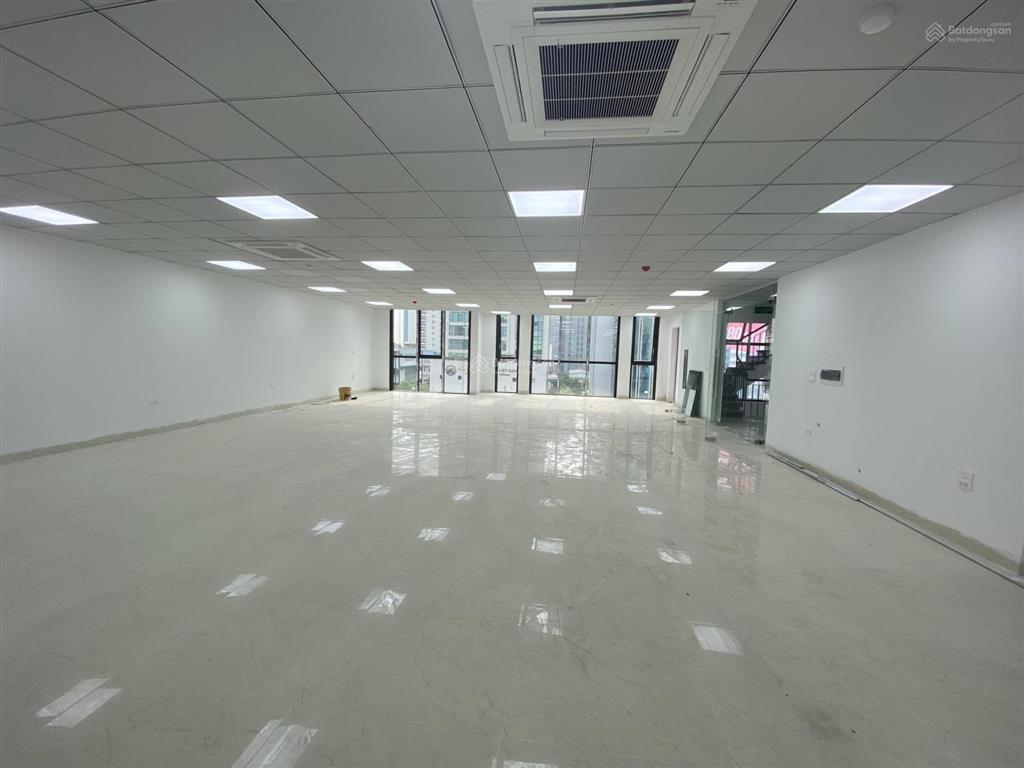 Cho thuê sàn văn phòng tại mp nguyễn văn cừ 200m2, mt 9m, thông sàn hai thang máy, giá 38 triệu