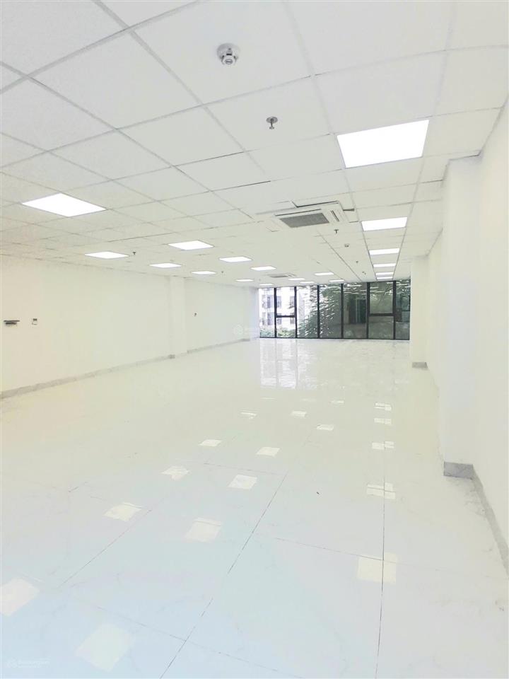 Cho thuê sàn vp tại mặt phố lạc long quân, tây hồ. dt 150 m2. giá 26 triệu/th