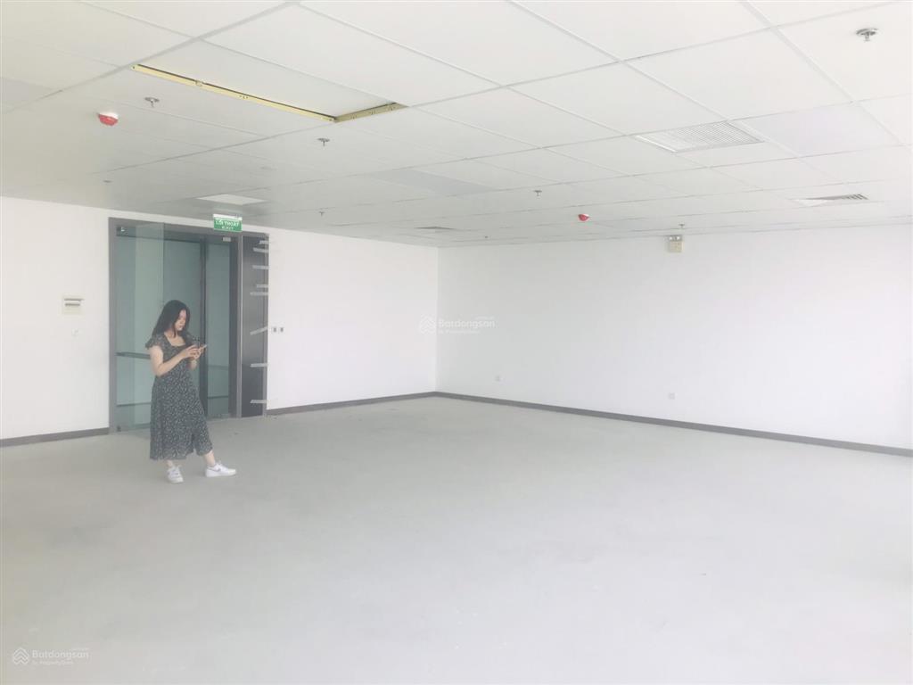 Cho thuê sàn văn phòng phố hồng tiến, long biên dt 125m2 thông sàn, có thang máy điều hòa, 12 triệu