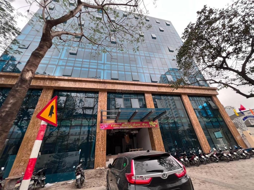 Cho thuê nhà mặt phố nguyễn du, hai bà trưng 150m2 mt 8m, có hầm thông sàn giá 45 triệu