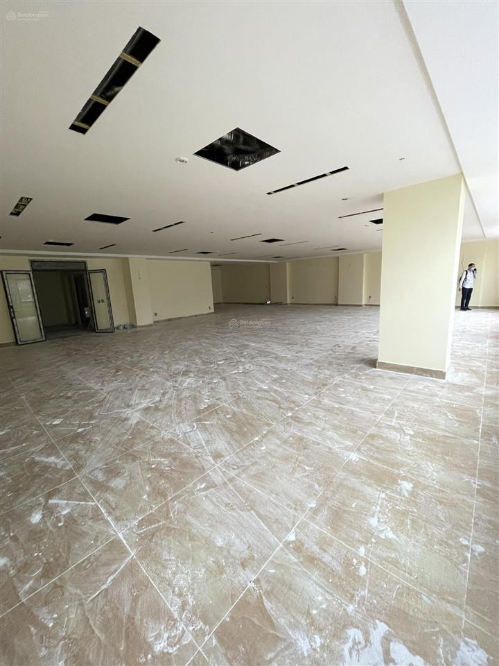 Cho thuê nhà mặt phố cự khối, long biên 60m2 5 tầng, thông sàn thang máy, giá 30 triệu