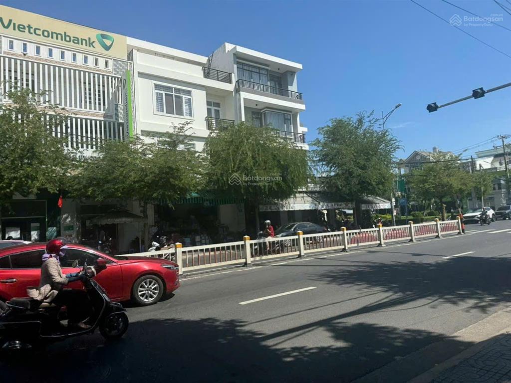 Bán nhà 2 tầng mặt tiền 30/4  s=220m2 =5,5x40m thổ cư  vị trí kinh doanh sầm uất  15,5 tỷ