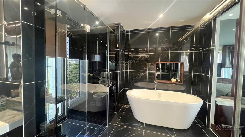 Bán nhà 5 tầng đường trần phú  s=120m2 =10 x 12m  thiết kế hiện đại, view biển, đáng sống  15 tỷ