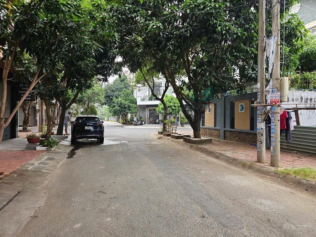 Bán đất biệt thự khu đô thị chí linh 356,3m2 =15,3x24m  khu vip đáng sống, đủ tiện ích  24 tỷ