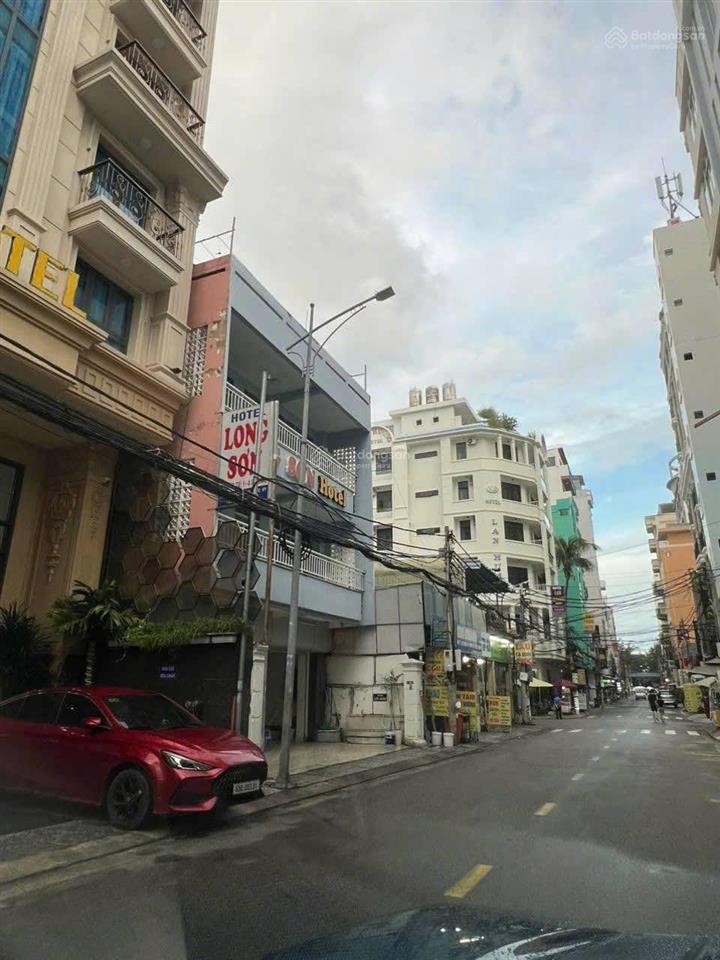 Bán nhà mặt tiền phó đức chính  ngay bãi sau vũng tàu  s=105m2=5x21m =3 tầng =12 phòng  16 tỷ