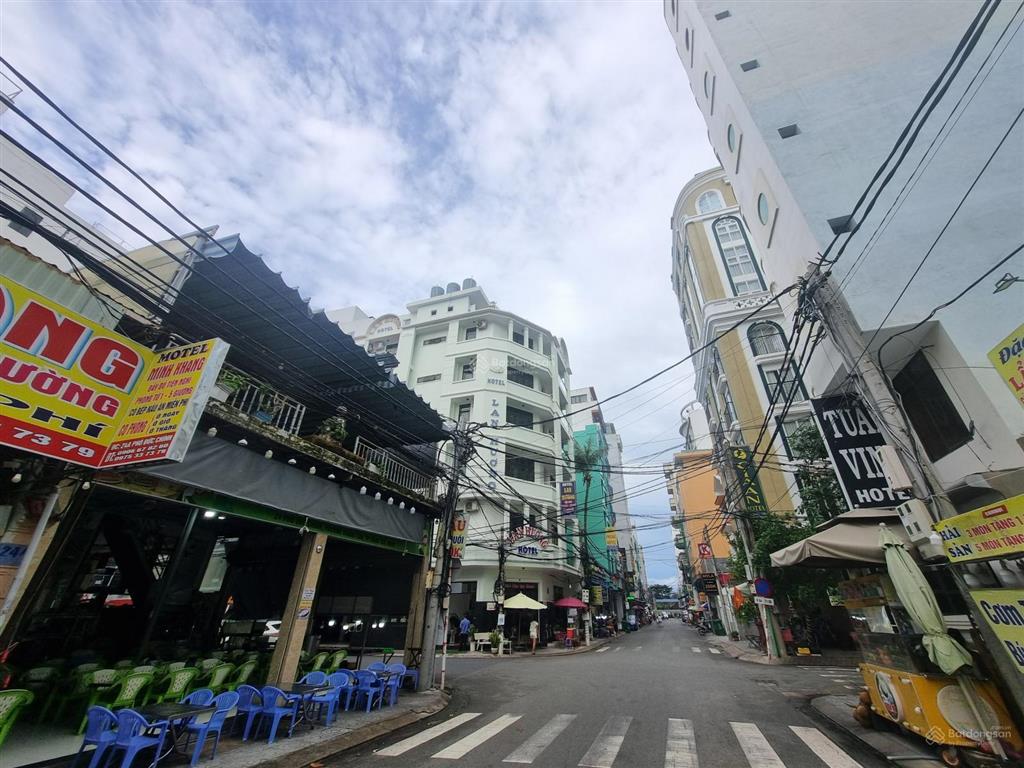 Bán nhà mặt tiền phó đức chính  ngay bãi sau vũng tàu  s=105m2=5x21m =3 tầng =12 phòng  16 tỷ