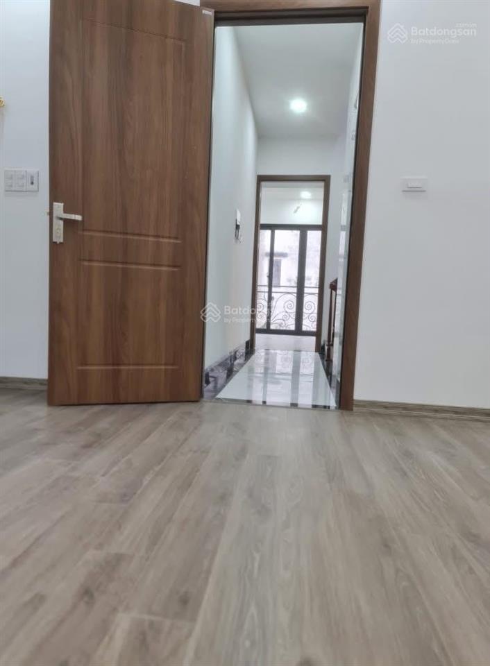 Bán gấp nhà tân mai 50m, 5t thang máy, ô tô đỗ cửa, mt 5m bề thế, full nội thất xịn, sđcc 10.9 tỷ