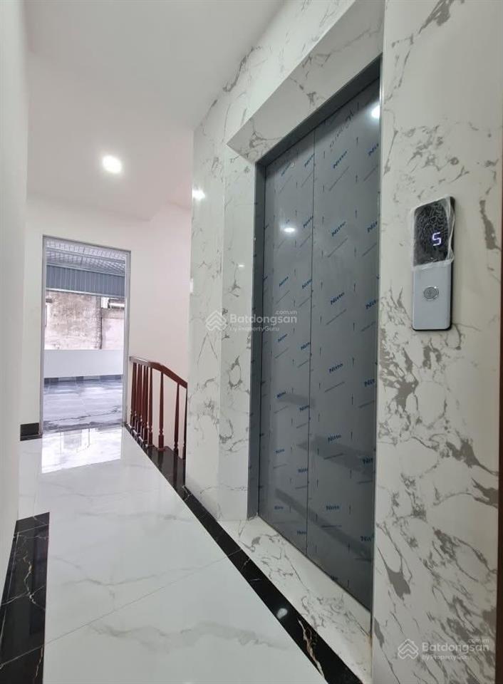 Bán gấp nhà tân mai 50m, 5t thang máy, ô tô đỗ cửa, mt 5m bề thế, full nội thất xịn, sđcc 10.9 tỷ