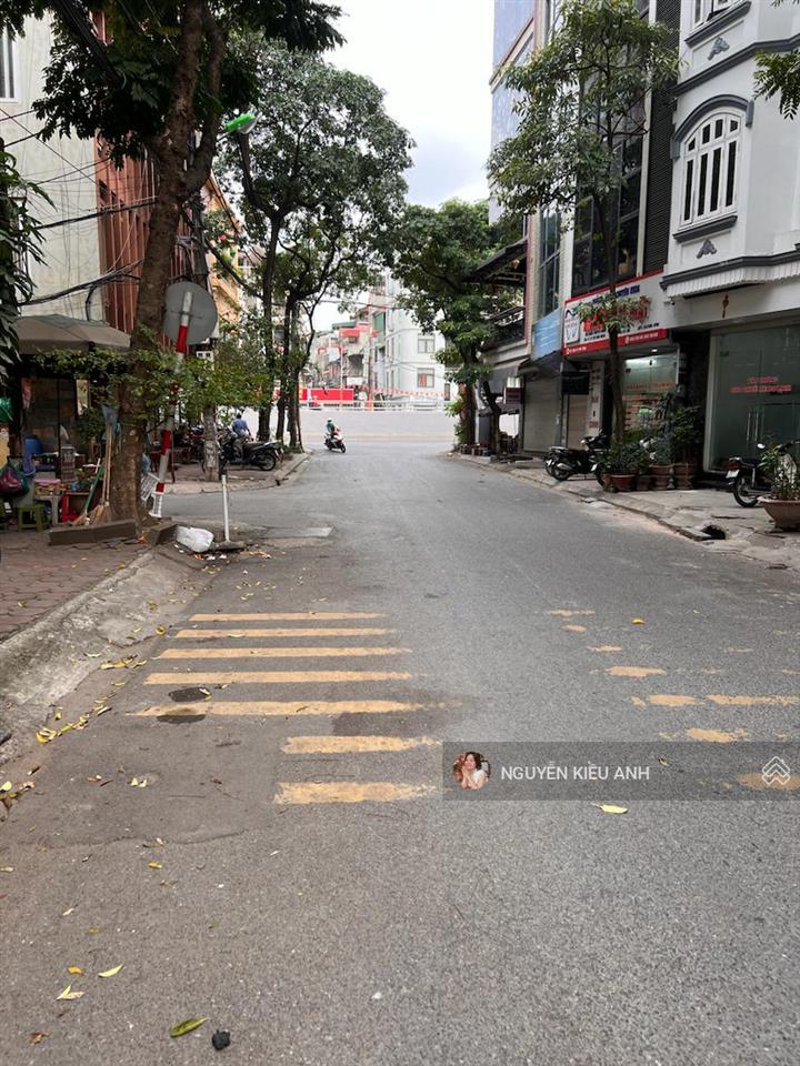 Hiếm  phố hồng mai 35m 4t  10m ra ô tô ngõ 3 gác tránh ở ngay  sđ a4 ko qh chỉ 9,85tỷ ctl
