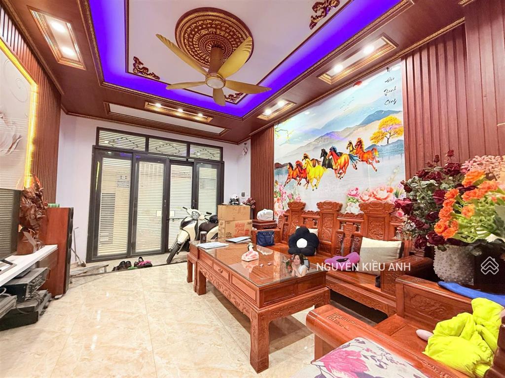 Hiếm  phố hồng mai 35m 4t  10m ra ô tô ngõ 3 gác tránh ở ngay  sđ a4 ko qh chỉ 9,85tỷ ctl