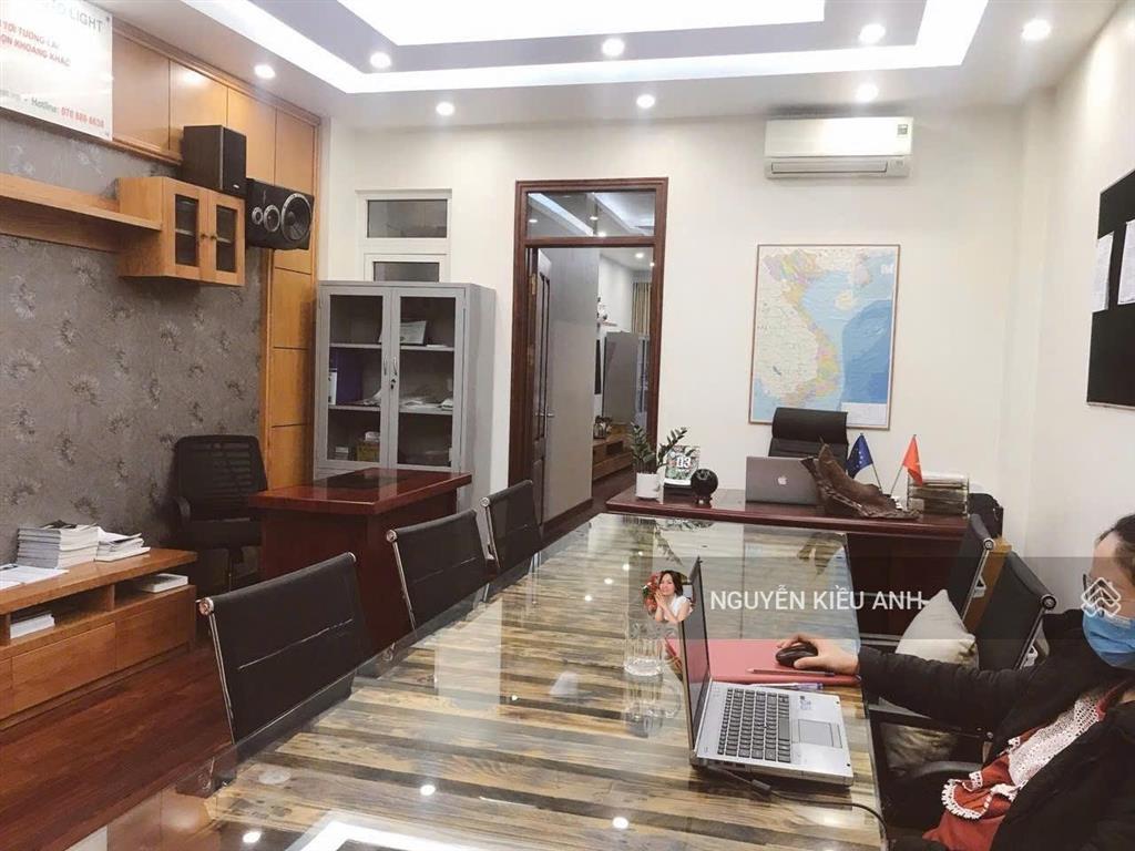 Mặt phố hoàng hoa thám 110m 2 tầng hầm, thang máy, đón đầu quy hoạch đường lớn giá thỏa thuận