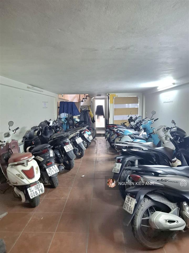 Mặt phố hoàng hoa thám 110m 2 tầng hầm, thang máy, đón đầu quy hoạch đường lớn giá thỏa thuận