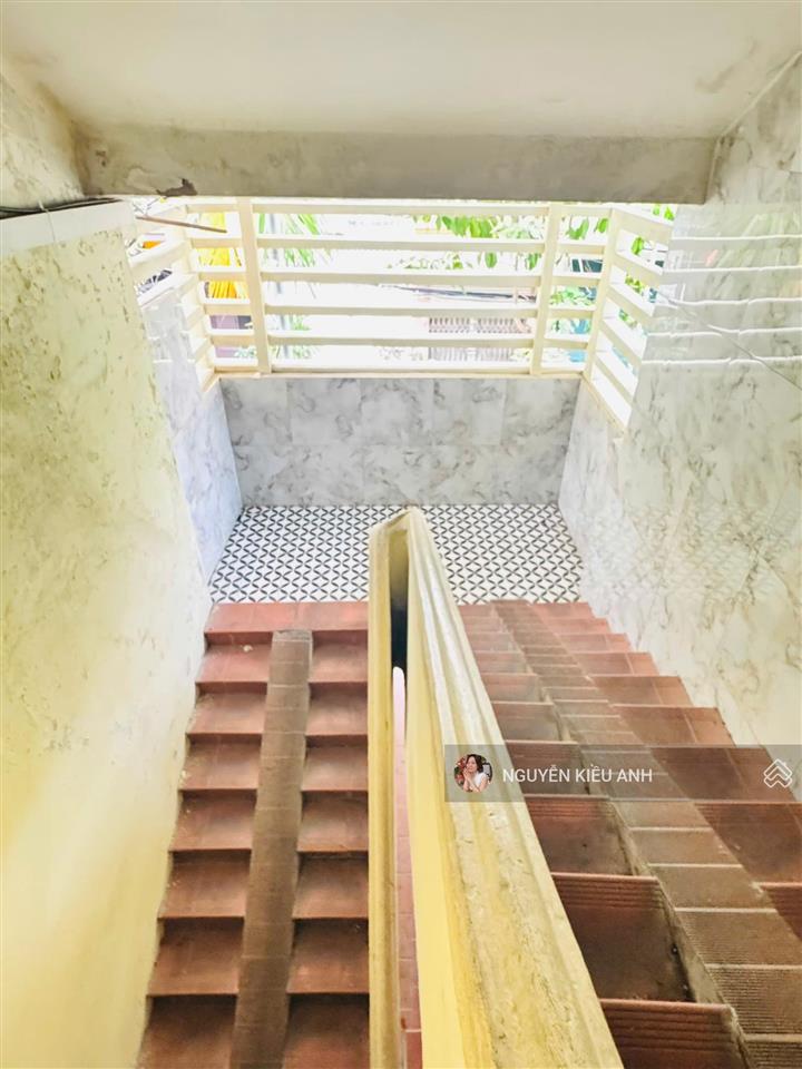 Tập thể lô góc mặt phố võ thị sáu  ô tô 16 đỗ cầu thang  hành lang rộng 3m sđcc 55m2 chỉ 3,55 tỷ