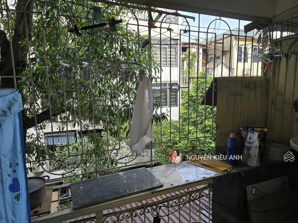 Tập thể lô góc mặt phố võ thị sáu  ô tô 16 đỗ cầu thang  hành lang rộng 3m sđcc 55m2 chỉ 3,55 tỷ