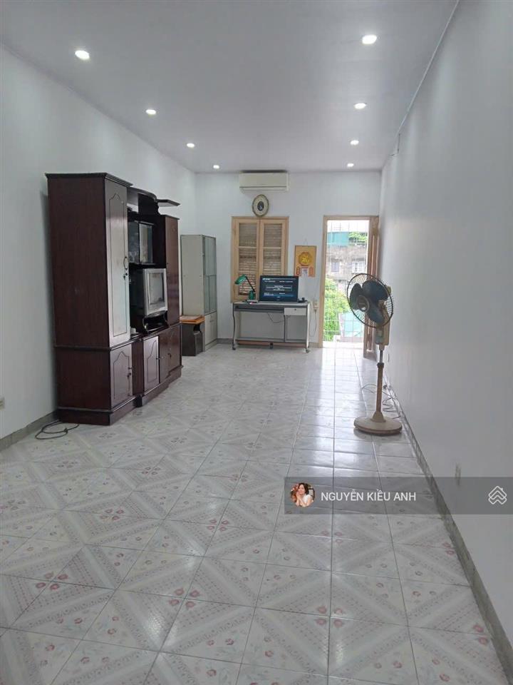 Tập thể lô góc mặt phố võ thị sáu  ô tô 16 đỗ cầu thang  hành lang rộng 3m sđcc 55m2 chỉ 3,55 tỷ