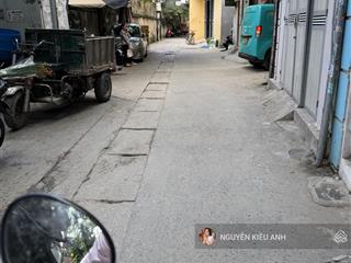 Bán đất tặng nhà c4 tại giáp bát hoàng mai.  diện tích 42m
 mặt tiền 5,2m
 giá 9,95 tỷ