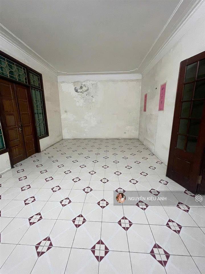 Bán đất tặng nhà c4 tại giáp bát hoàng mai.  diện tích 42m
 mặt tiền 5,2m
 giá 9,95 tỷ