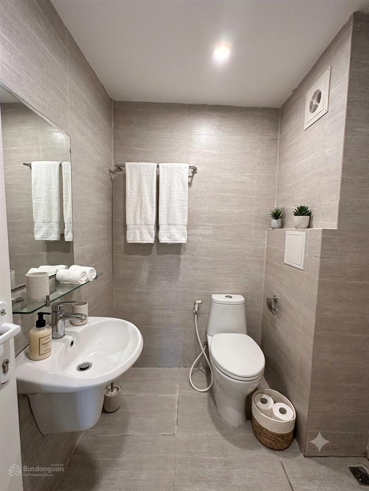 Chính chủ bánchcc lô góc 95 m 2 wc, 3n tầng đẹp đường võ chí công view ciputra sđcc giá 8,45 tỷ ctl