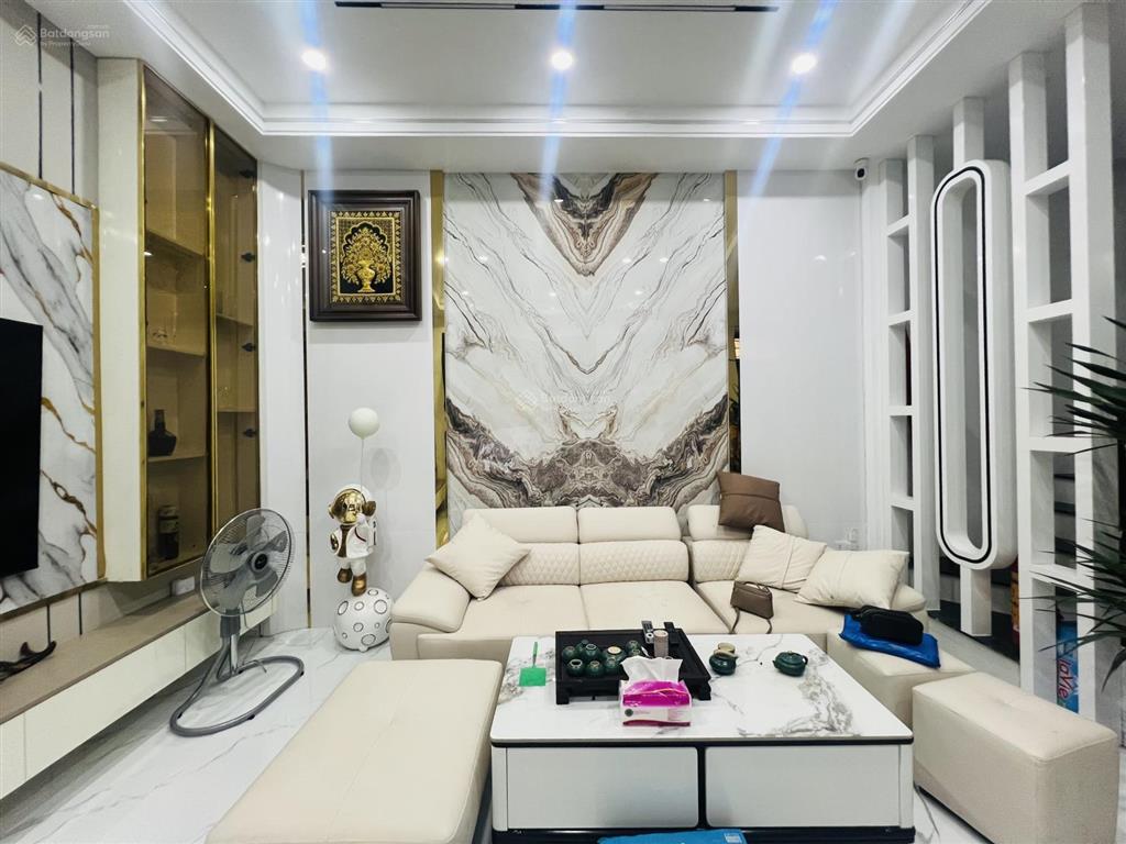 Lõi hai bà trưng 60m 5 tầng thang máy ô tô đỗ 15m 70m ra phố nhà đẹp ở ngay chỉ 11.8 tỷ