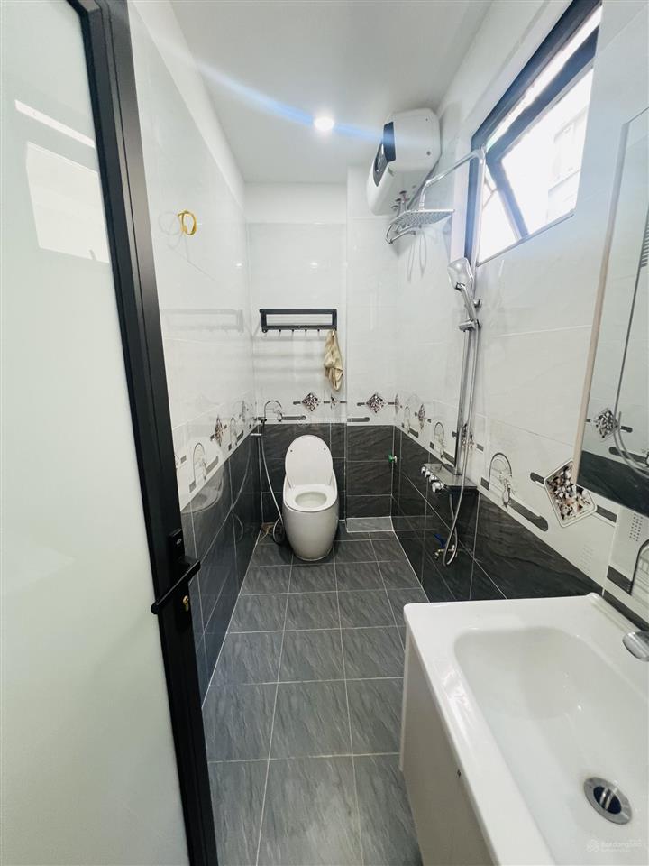 Lõi hai bà trưng 60m 5 tầng thang máy ô tô đỗ 15m 70m ra phố nhà đẹp ở ngay chỉ 11.8 tỷ