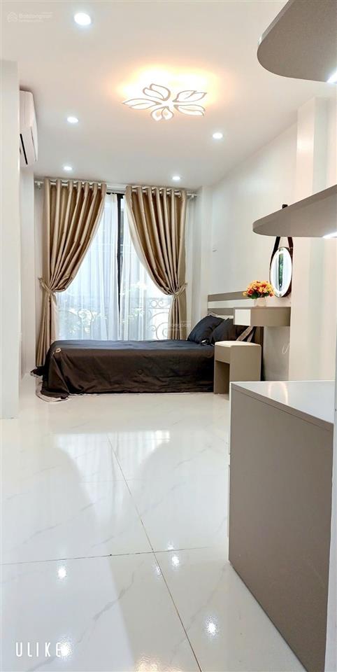 Bán nhà 5 tầng 26 m lô góc phố trương định sổ đỏ không quy hoạch nhà xây chắc chắn ở ngay 5,8 tỷ