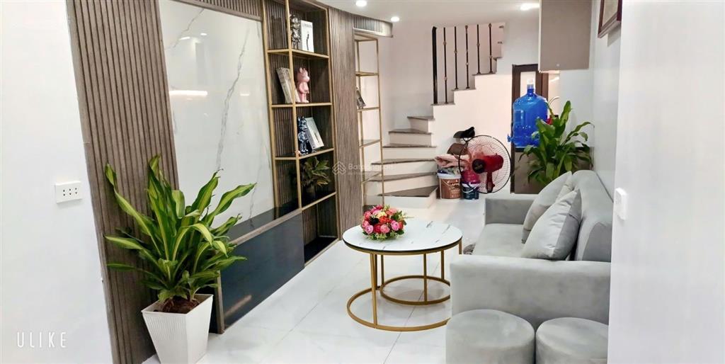 Bán nhà 5 tầng 26 m lô góc phố trương định sổ đỏ không quy hoạch nhà xây chắc chắn ở ngay 5,8 tỷ