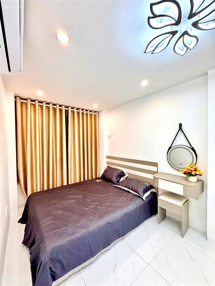 Bán nhà 5 tầng 26 m lô góc phố trương định sổ đỏ không quy hoạch nhà xây chắc chắn ở ngay 5,8 tỷ