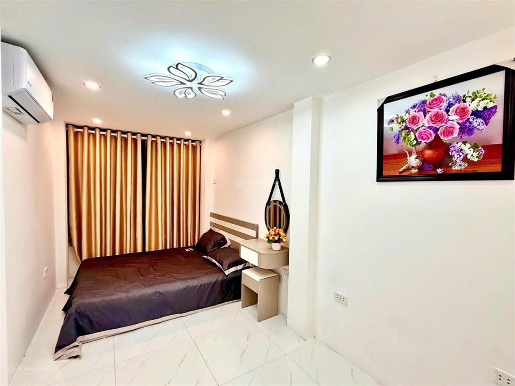 Bán nhà 5 tầng 26 m lô góc phố trương định sổ đỏ không quy hoạch nhà xây chắc chắn ở ngay 5,8 tỷ