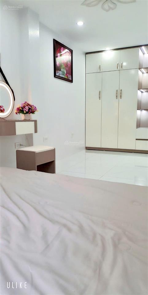 Bán nhà 5 tầng 26 m lô góc phố trương định sổ đỏ không quy hoạch nhà xây chắc chắn ở ngay 5,8 tỷ