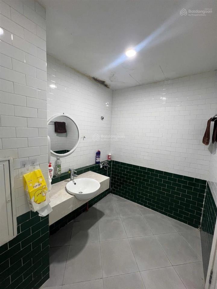 Bán nhà giải phóng  ô tô tránh vỉa hè  dân xây 69m x5t gara kinh doanh  ko quy hoạch 21,5 tỷ