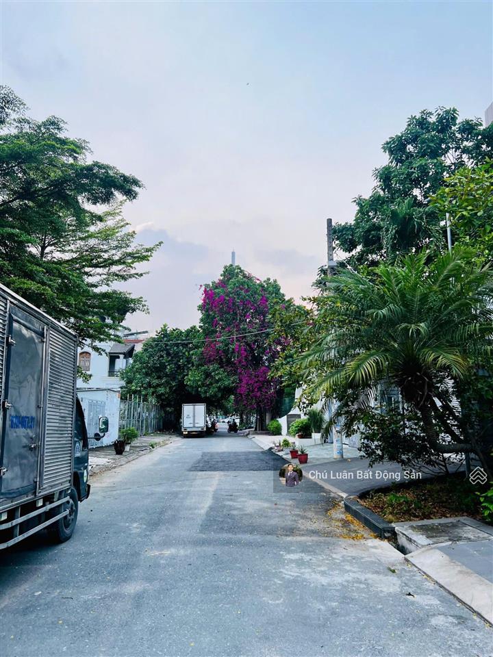 Ngộp ngân hàng giảm 5 tỷ. bán nhà mt ngay quốc hương. 205m2(8x27m), 4tầng(hồ bơi). 39 tỷ còn 34 tỷ