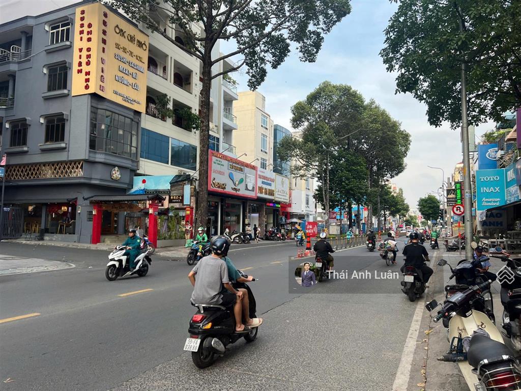 (con đường không ngủ) ngay phố tây bùi viện, quận 1.  200m2 (10x20m)  hđt 450tr/th. giá 87 tỷ