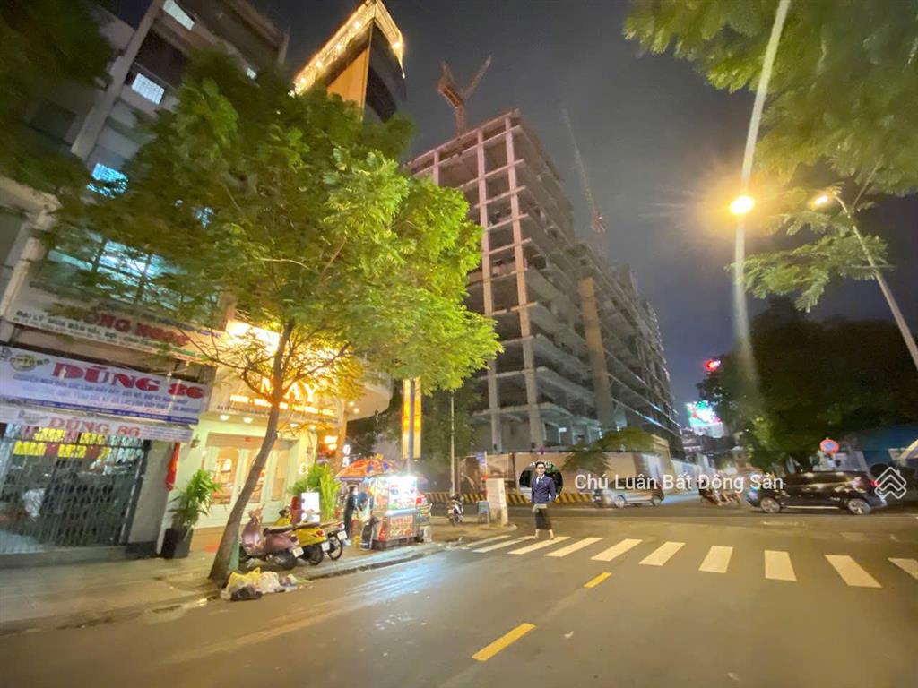 Nhà 1 đời chủ. bán nhà mặt tiền lê quang định. dt 697m2 (17x41m), ctxd 2hầm12tầng. giá 125 tỷ