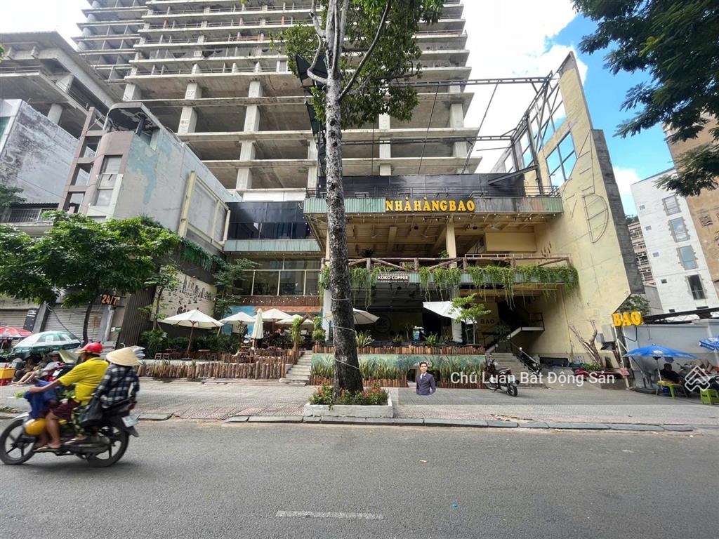 Nhà 1 đời chủ. bán nhà mặt tiền lê quang định. dt 697m2 (17x41m), ctxd 2hầm12tầng. giá 125 tỷ