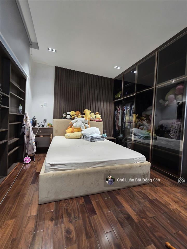 Bán biệt thự hiếm có tú xương, quận 3. dt 143,5m2 (9x16m), 5 tầng, full nội thất, ở ngay. 52 tỷ