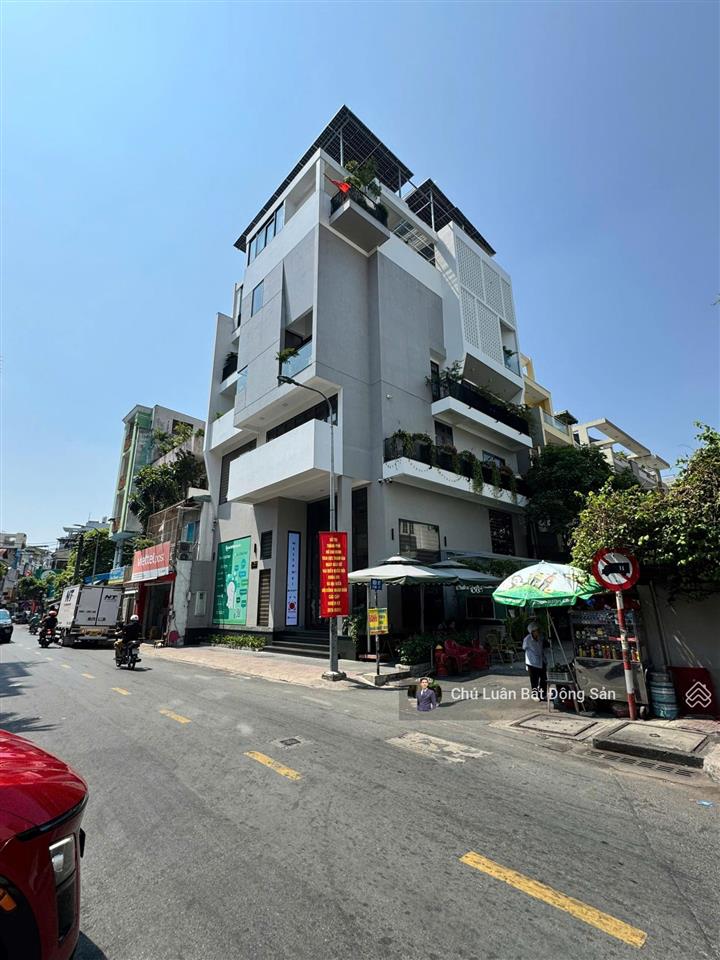 Ngay chợ bến thành. bán hotel 3 mặt tiền thủ khoa huân. dt 240m2 (10x24m), hầm 10 tầng. 130 tỷ